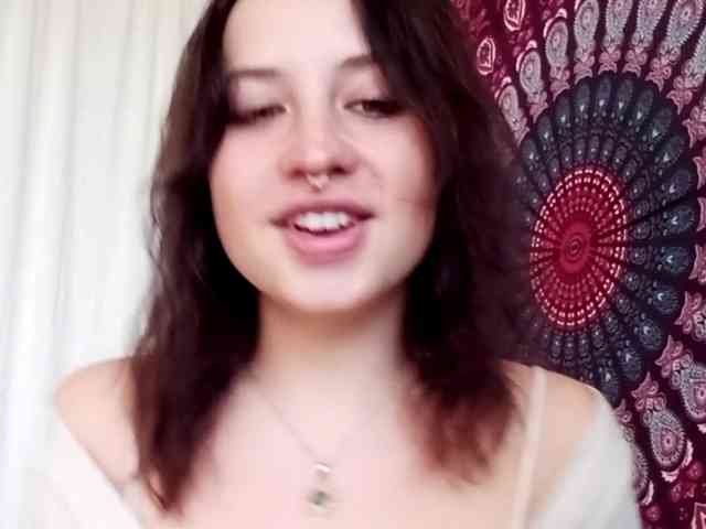 AdalynGlow webcam