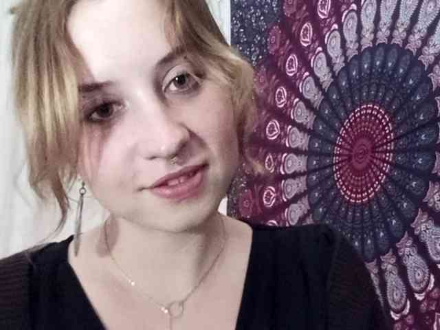 AdalynGlow webcam