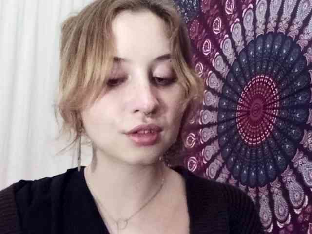 AdalynGlow webcam