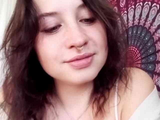 AdalynGlow webcam