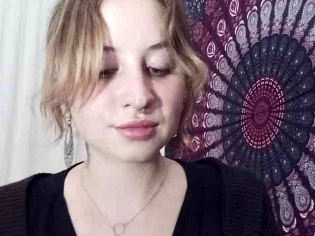 AdalynGlow webcam