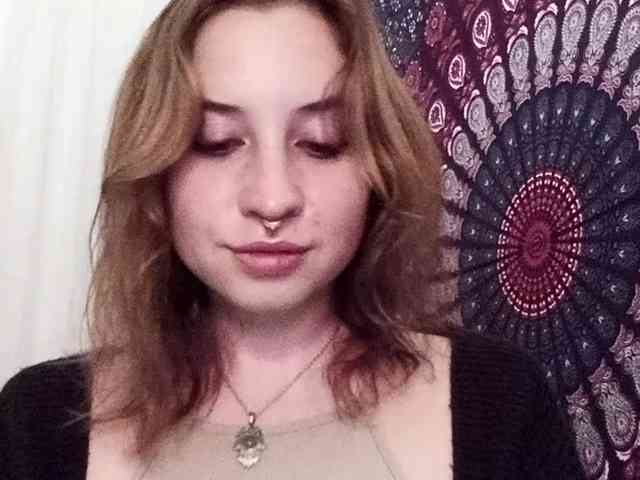 AdalynGlow webcam