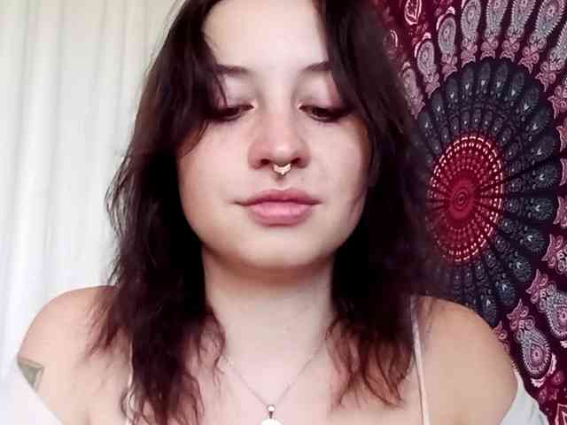 AdalynGlow webcam