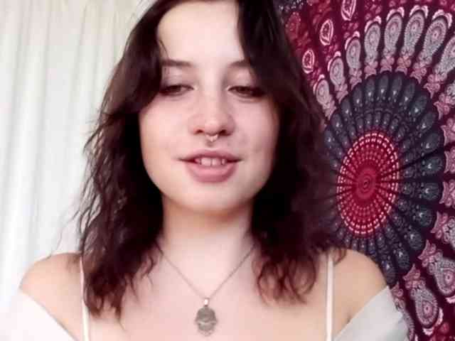 AdalynGlow webcam