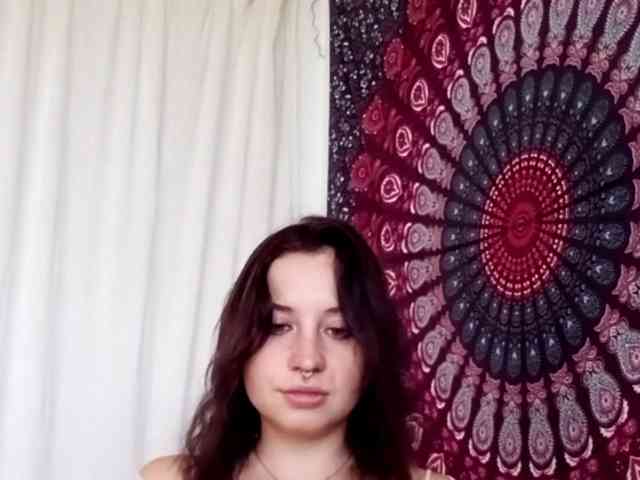 AdalynGlow webcam