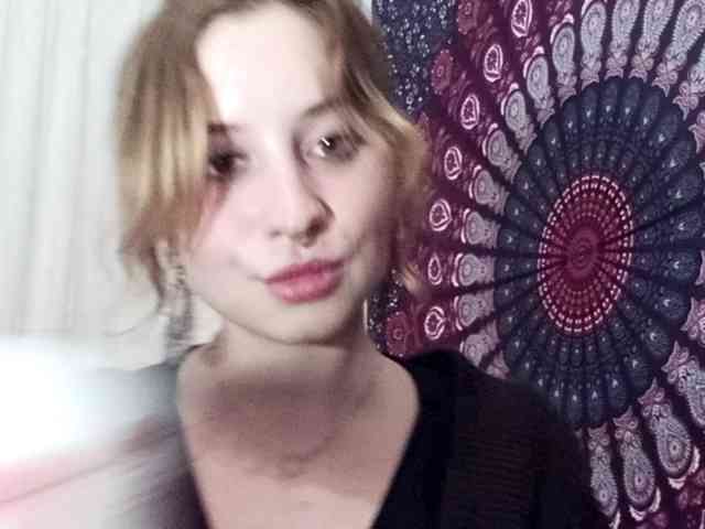 AdalynGlow webcam