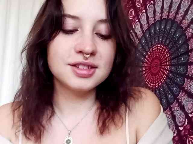 AdalynGlow webcam