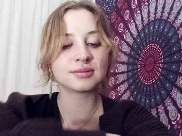 AdalynGlow webcam