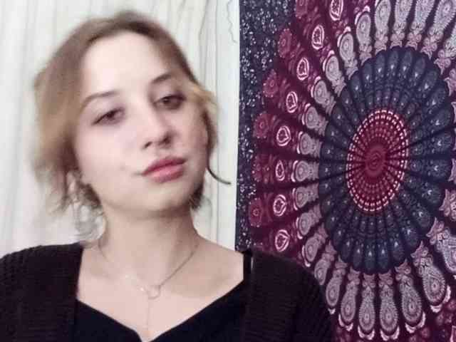 AdalynGlow webcam