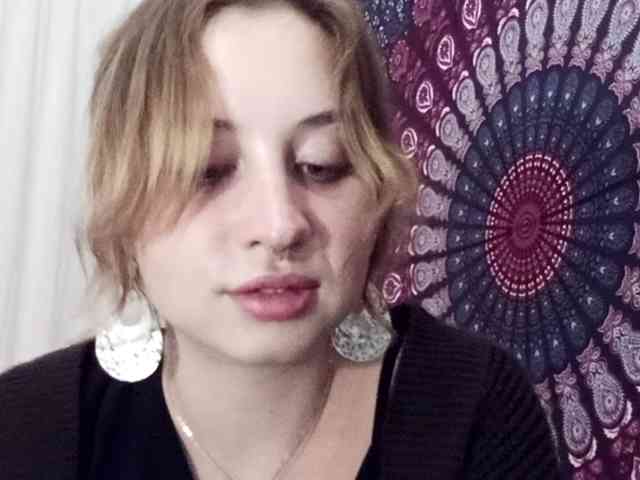 AdalynGlow webcam