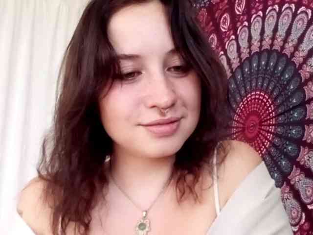 AdalynGlow webcam