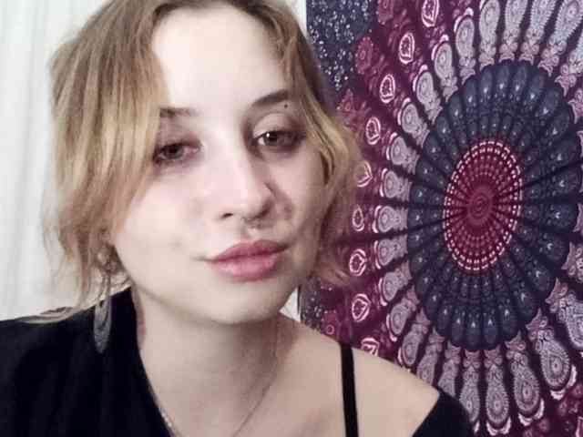 AdalynGlow webcam