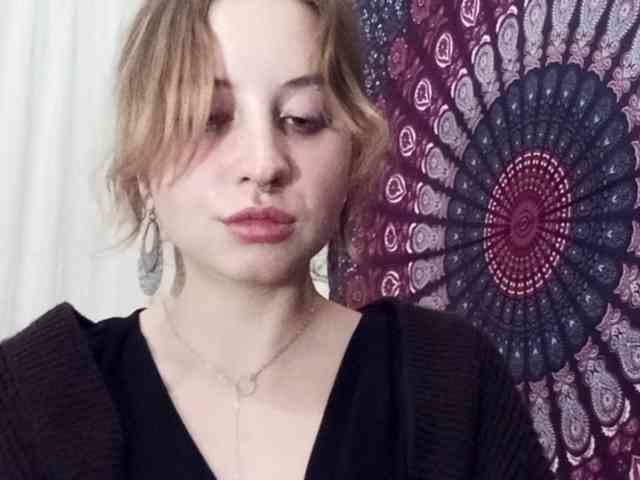 AdalynGlow webcam