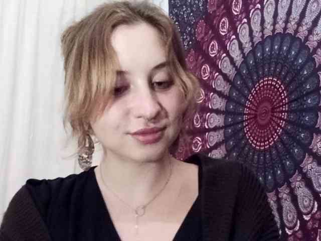AdalynGlow webcam
