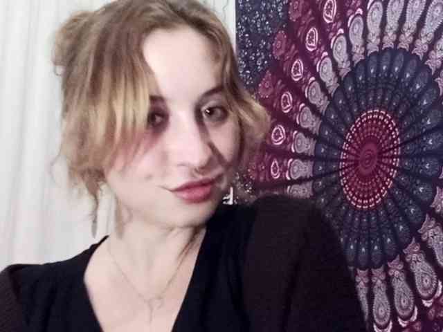 AdalynGlow webcam