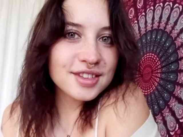 AdalynGlow webcam