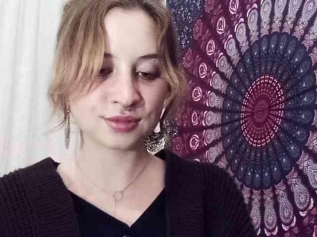 AdalynGlow webcam