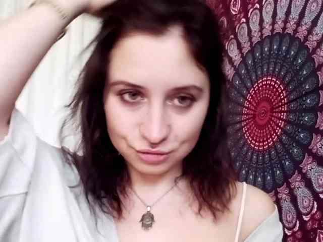 AdalynGlow webcam
