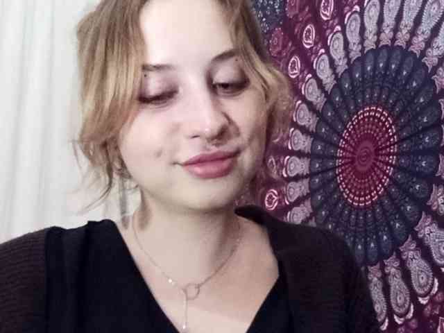 AdalynGlow webcam