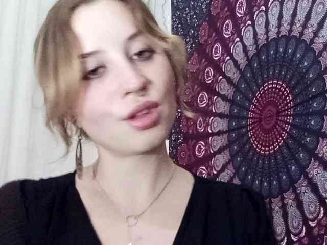 AdalynGlow webcam