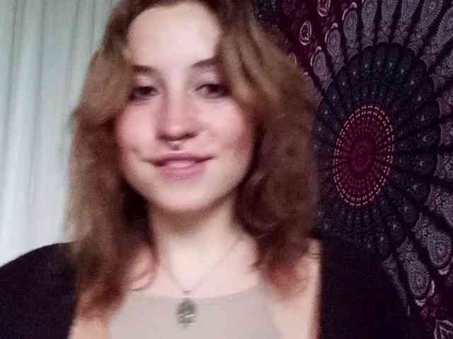 AdalynGlow webcam