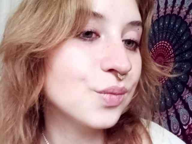 AdalynGlow webcam