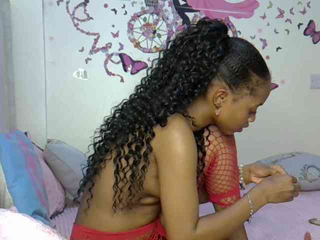 PetiteCaramel webcam