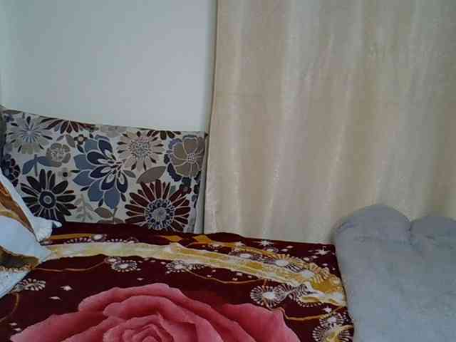 PetiteCaramel webcam