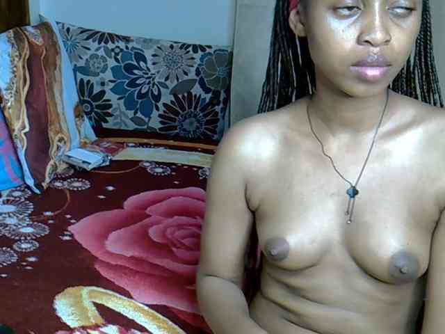 PetiteCaramel webcam