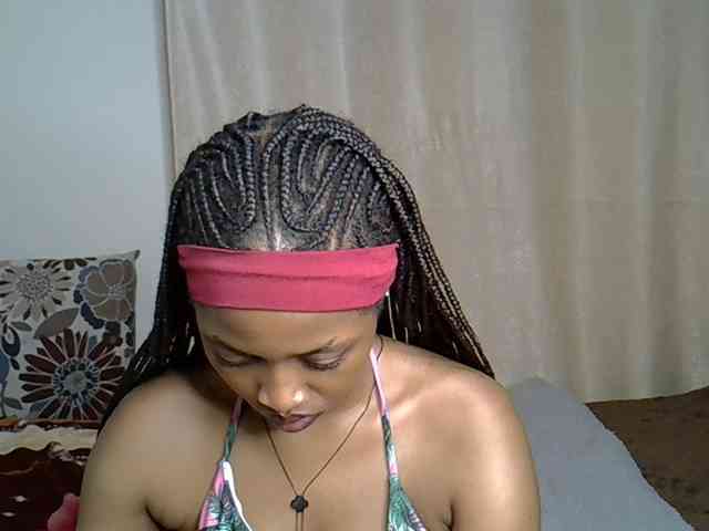 PetiteCaramel webcam