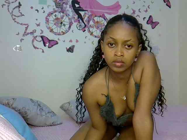 PetiteCaramel webcam