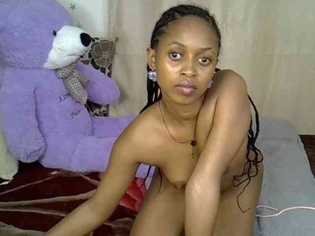 PetiteCaramel webcam