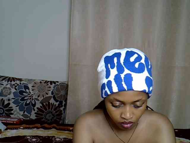 PetiteCaramel webcam