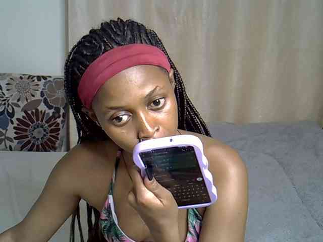 PetiteCaramel webcam