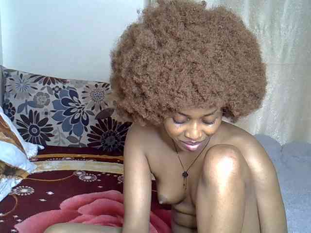 PetiteCaramel webcam