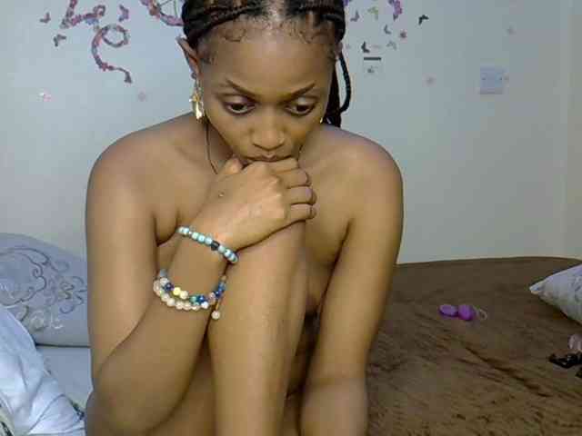 PetiteCaramel webcam