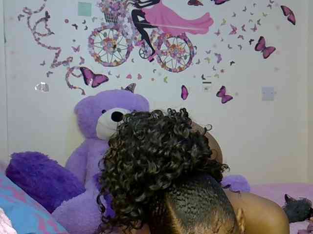 PetiteCaramel webcam