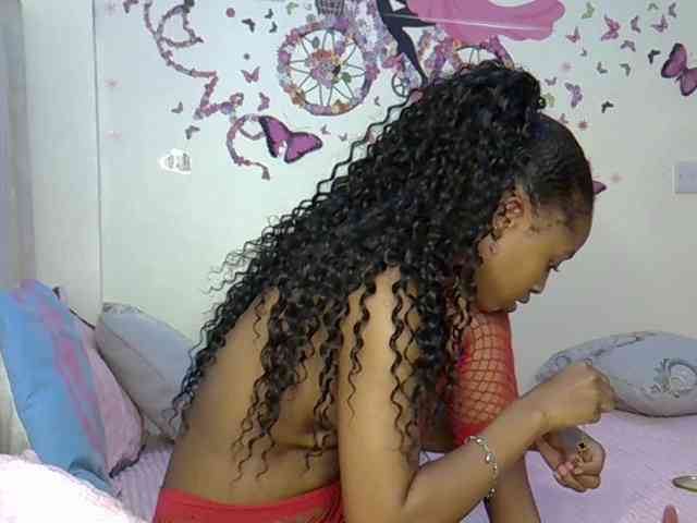 PetiteCaramel webcam