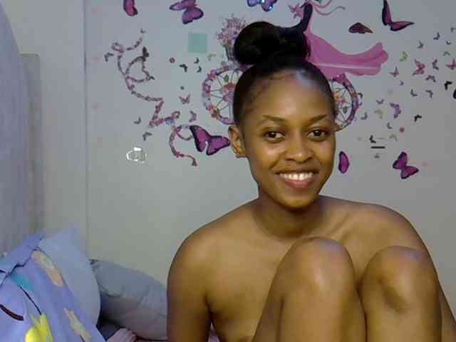 PetiteCaramel webcam