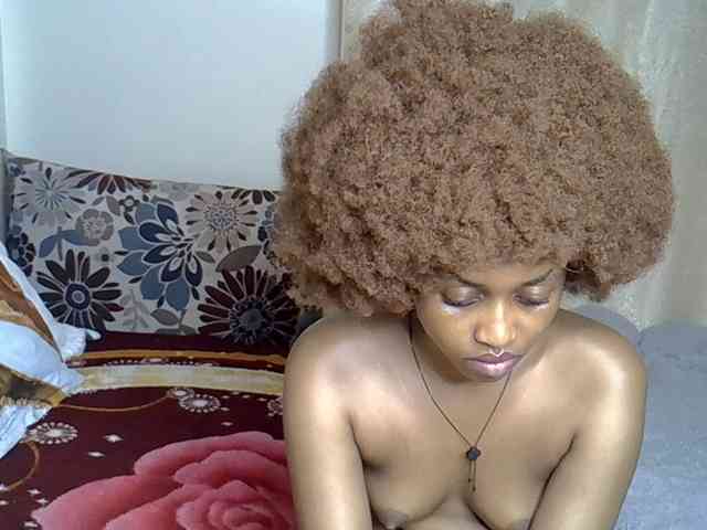 PetiteCaramel webcam