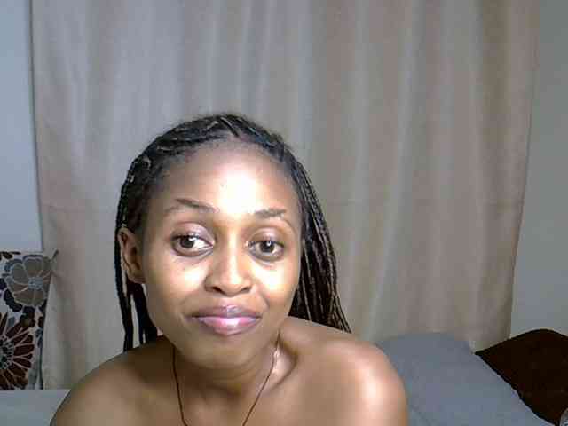 PetiteCaramel webcam