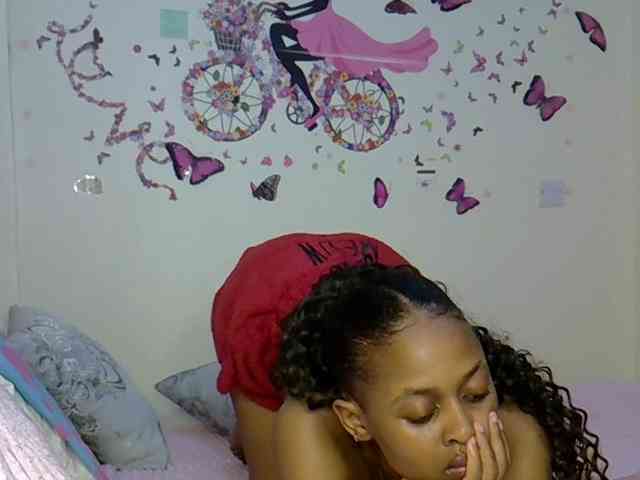 PetiteCaramel webcam