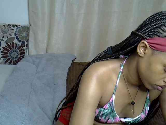 PetiteCaramel webcam