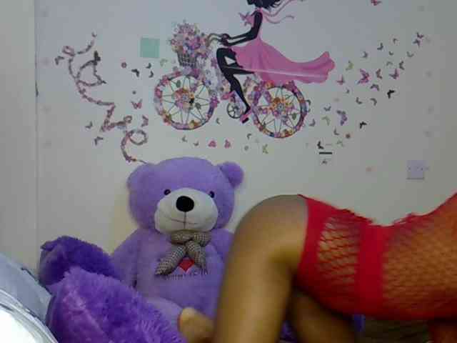 PetiteCaramel webcam