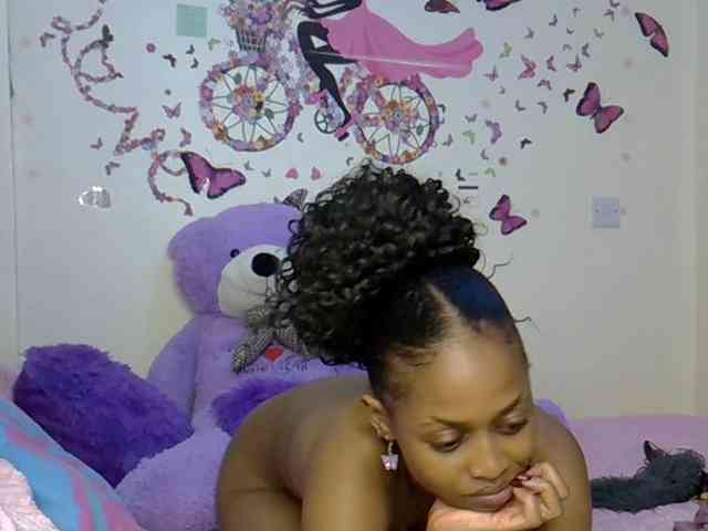 PetiteCaramel webcam