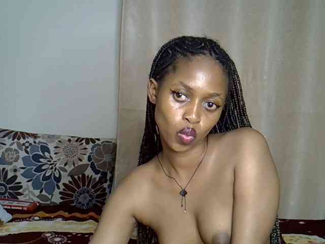 PetiteCaramel webcam