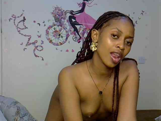 PetiteCaramel webcam