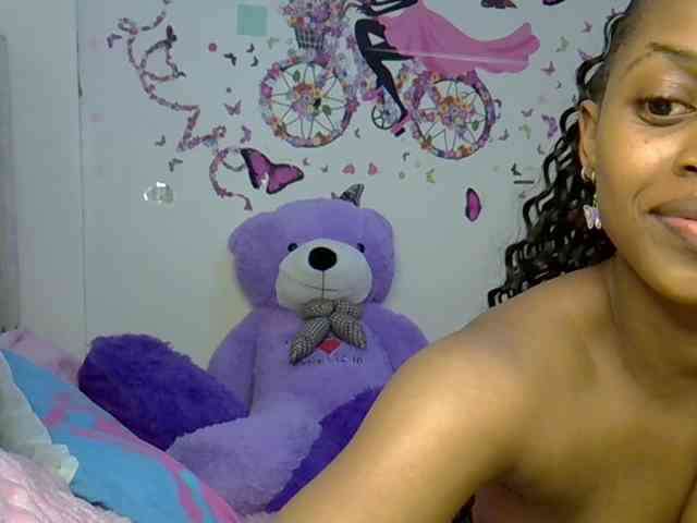 PetiteCaramel webcam