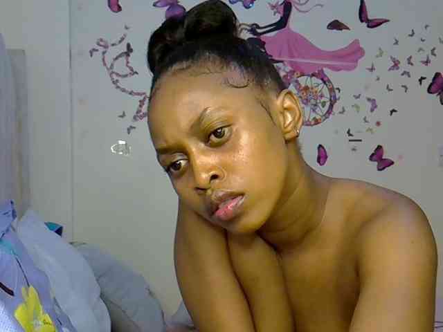 PetiteCaramel webcam