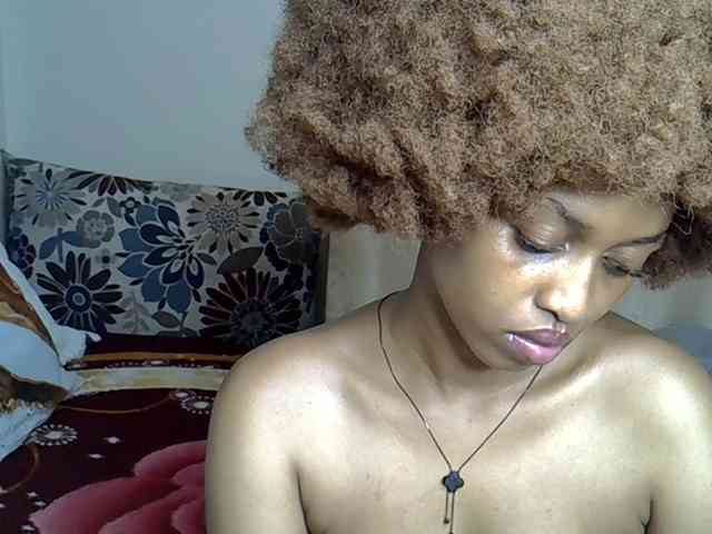 PetiteCaramel webcam